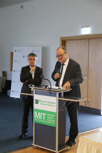 Staatssekretär Dr. Steffen Eichner (links), Abeitlungsleiter Dr. Ekkehard Wallbaum